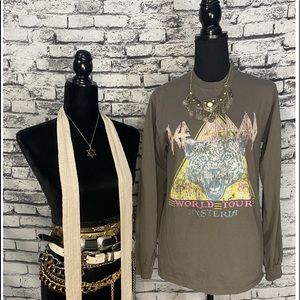 Xs “extra small” Def leopard graphic tee.